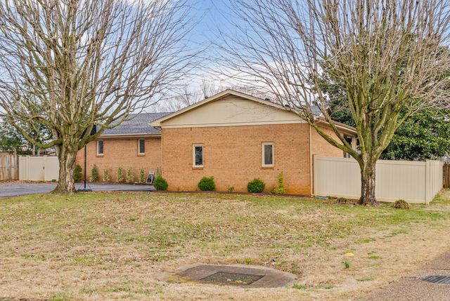 1112 Black Oak Ln, Hopkinsville, KY 42240