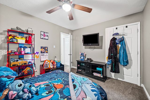 1112 Black Oak Ln, Hopkinsville, KY 42240