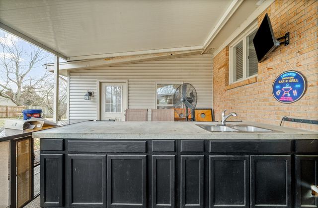 1112 Black Oak Ln, Hopkinsville, KY 42240