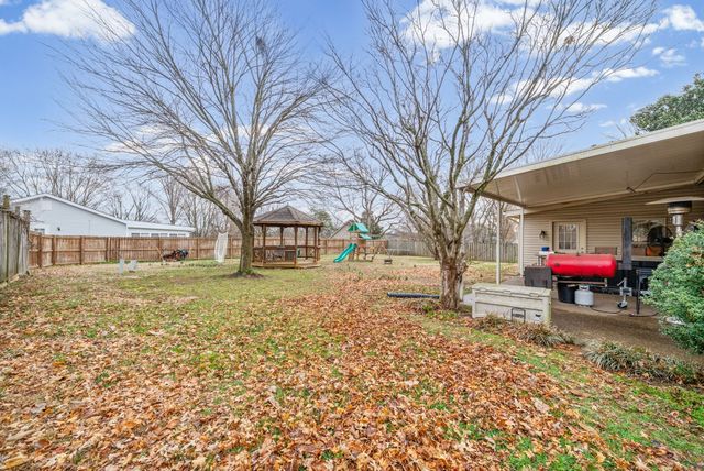 1112 Black Oak Ln, Hopkinsville, KY 42240