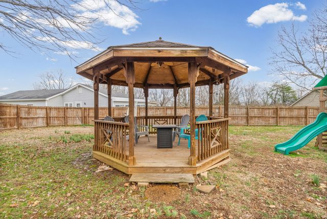 1112 Black Oak Ln, Hopkinsville, KY 42240