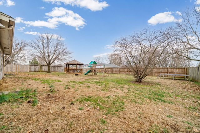 1112 Black Oak Ln, Hopkinsville, KY 42240