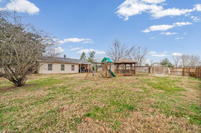 1112 Black Oak Ln, Hopkinsville, KY 42240