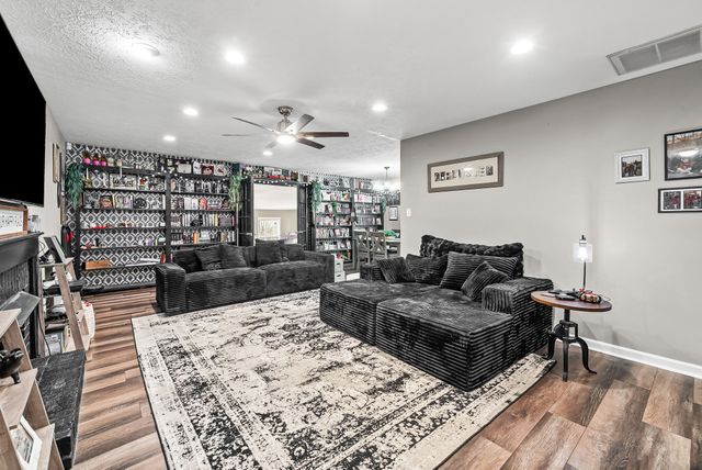 1112 Black Oak Ln, Hopkinsville, KY 42240