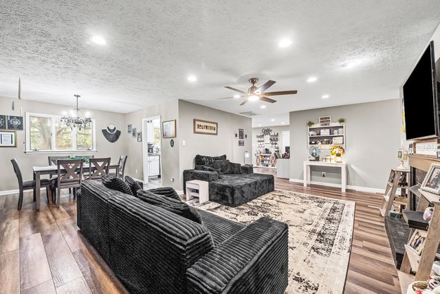 1112 Black Oak Ln, Hopkinsville, KY 42240