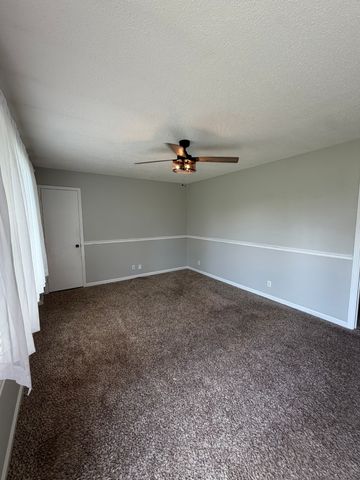 160 E Regent Dr, Clarksville, TN 37043