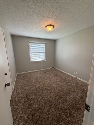 160 E Regent Dr, Clarksville, TN 37043