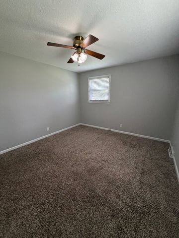 160 E Regent Dr, Clarksville, TN 37043