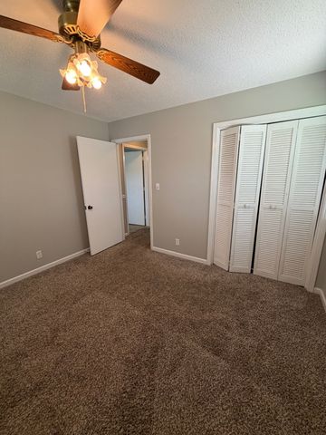 160 E Regent Dr, Clarksville, TN 37043