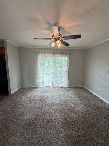 160 E Regent Dr, Clarksville, TN 37043