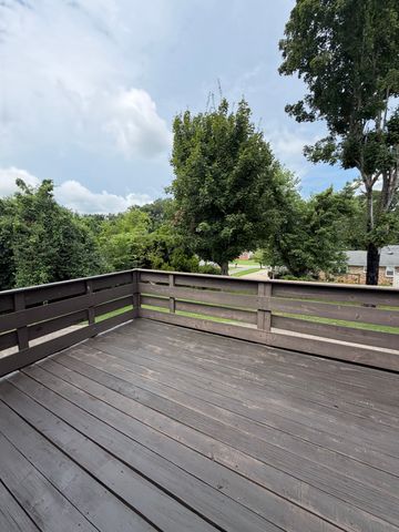 160 E Regent Dr, Clarksville, TN 37043