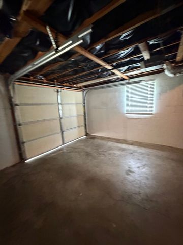 160 E Regent Dr, Clarksville, TN 37043