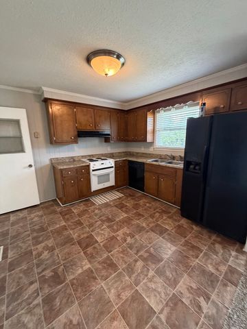 160 E Regent Dr, Clarksville, TN 37043