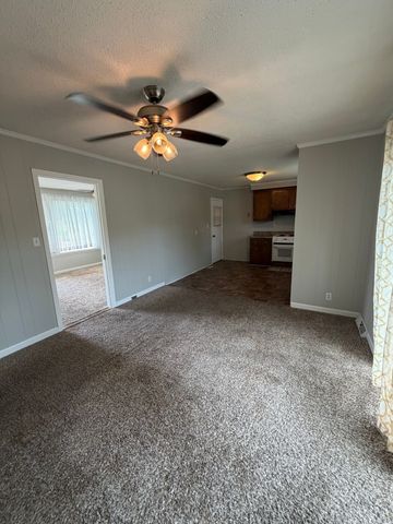 160 E Regent Dr, Clarksville, TN 37043