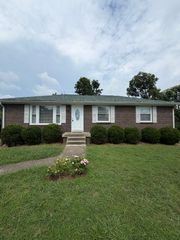 160 E Regent Dr, Clarksville, TN 37043
