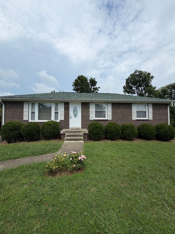 160 E Regent Dr, Clarksville, TN 37043