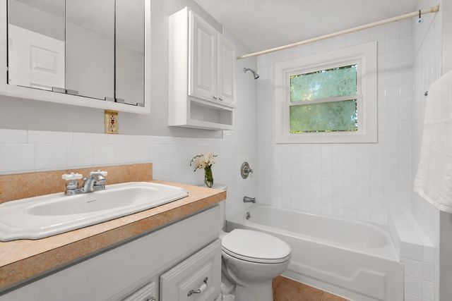 137 John A Dunn Memorial Dr 6, Rockland, MA 02370
