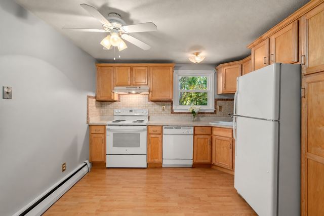 137 John A Dunn Memorial Dr 6, Rockland, MA 02370