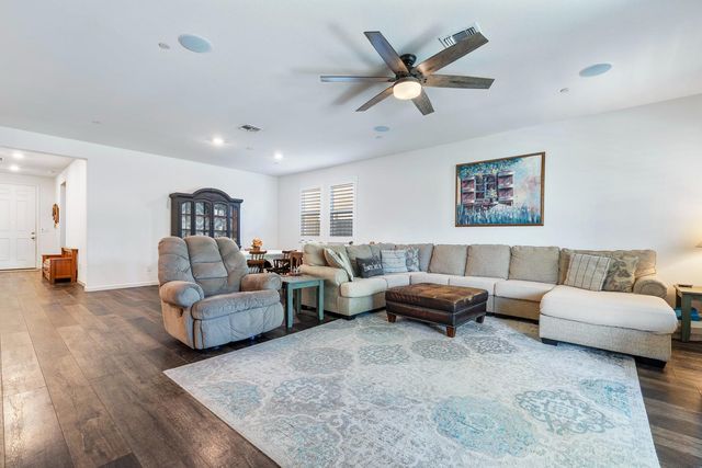 6816 E Woodward Avenue, Fresno, CA 93727