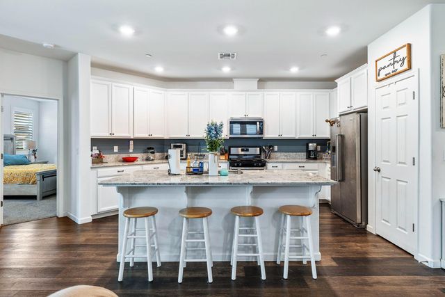 6816 E Woodward Avenue, Fresno, CA 93727