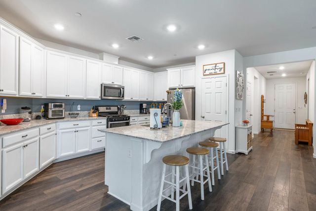 6816 E Woodward Avenue, Fresno, CA 93727