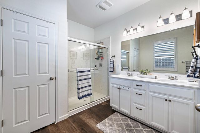 6816 E Woodward Avenue, Fresno, CA 93727