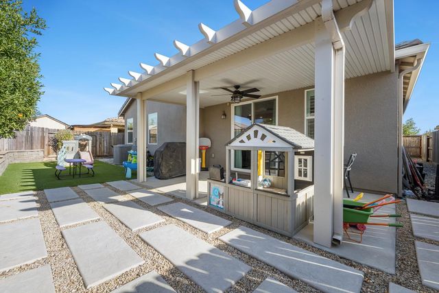 6816 E Woodward Avenue, Fresno, CA 93727
