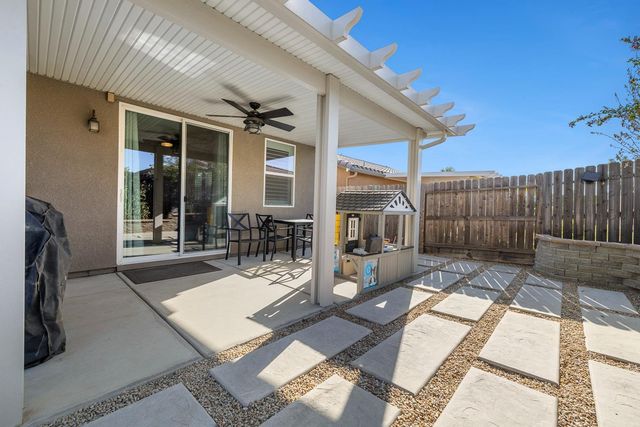 6816 E Woodward Avenue, Fresno, CA 93727