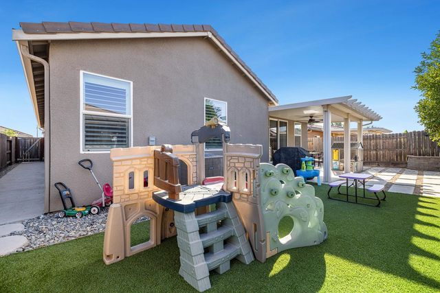 6816 E Woodward Avenue, Fresno, CA 93727