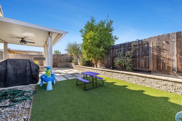 6816 E Woodward Avenue, Fresno, CA 93727