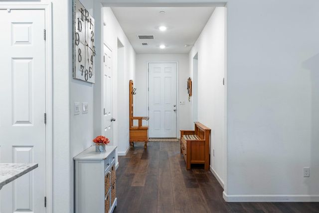 6816 E Woodward Avenue, Fresno, CA 93727