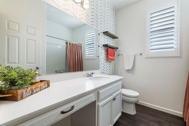 6816 E Woodward Avenue, Fresno, CA 93727