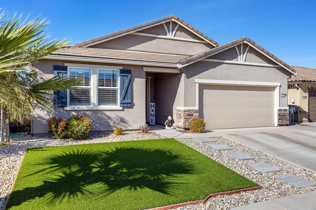 6816 E Woodward Avenue, Fresno, CA 93727