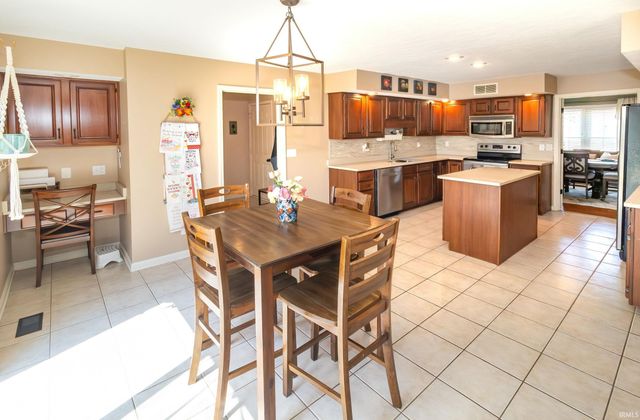 3599 Crossgate Court, Newburgh, IN 47630