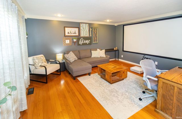 3599 Crossgate Court, Newburgh, IN 47630