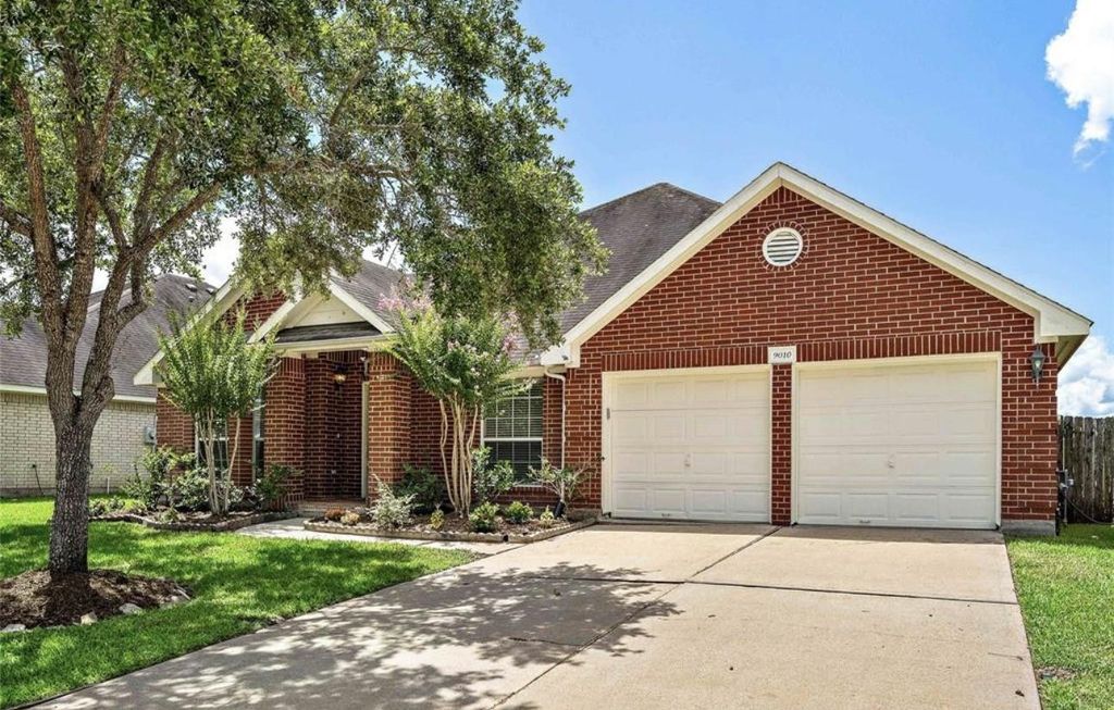 9010 Carriage Point Dr, Sugar Land, TX 77479