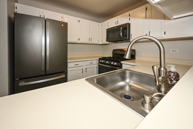 230 University Lane, Elk Grove Village, IL 60007