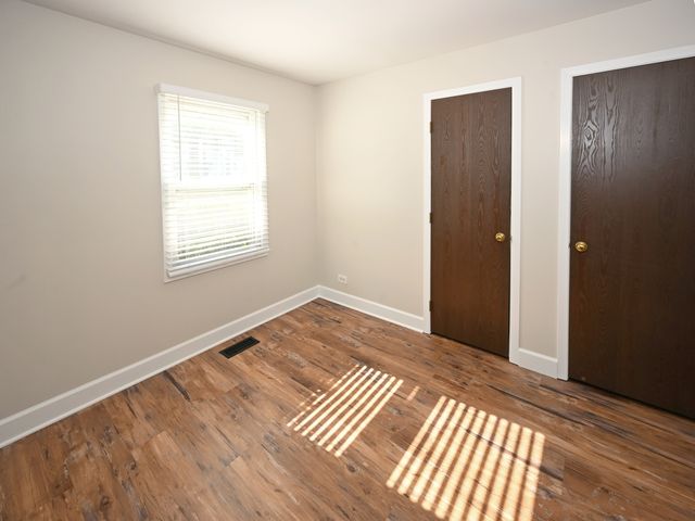 230 University Lane, Elk Grove Village, IL 60007