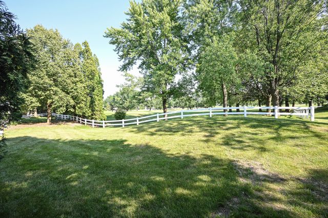 230 University Lane, Elk Grove Village, IL 60007