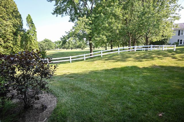 230 University Lane, Elk Grove Village, IL 60007