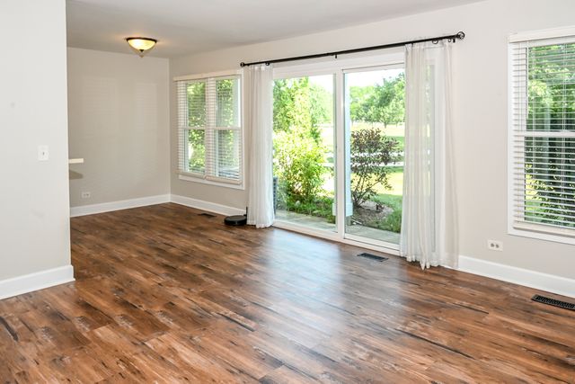 230 University Lane, Elk Grove Village, IL 60007