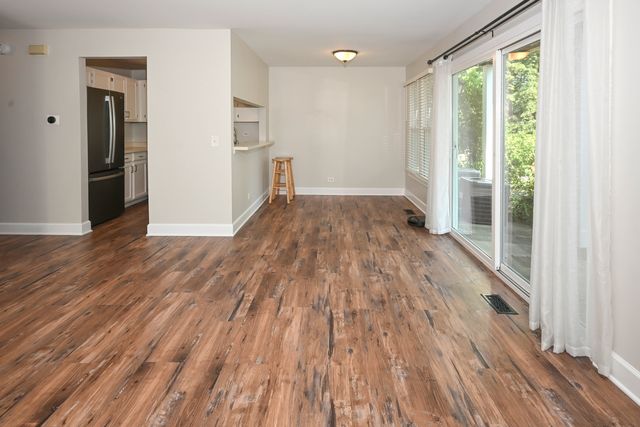 230 University Lane, Elk Grove Village, IL 60007
