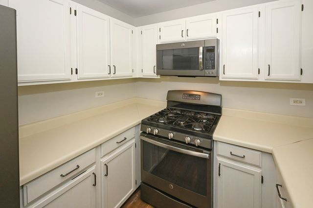 230 University Lane, Elk Grove Village, IL 60007