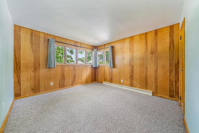 690 W 5TH AVENUE, Oshkosh, WI 54902