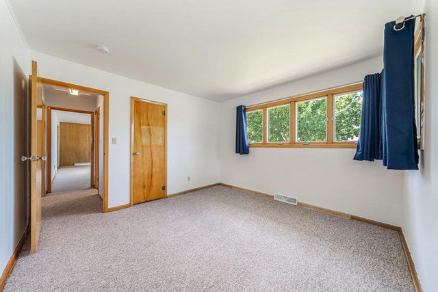 690 W 5TH AVENUE, Oshkosh, WI 54902