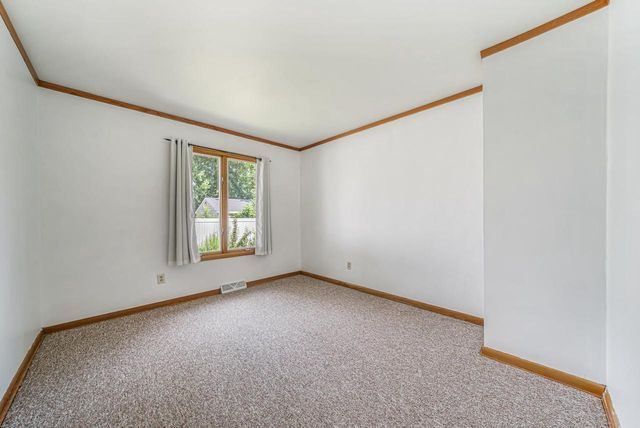 690 W 5TH AVENUE, Oshkosh, WI 54902