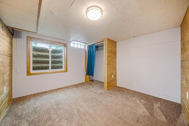 690 W 5TH AVENUE, Oshkosh, WI 54902