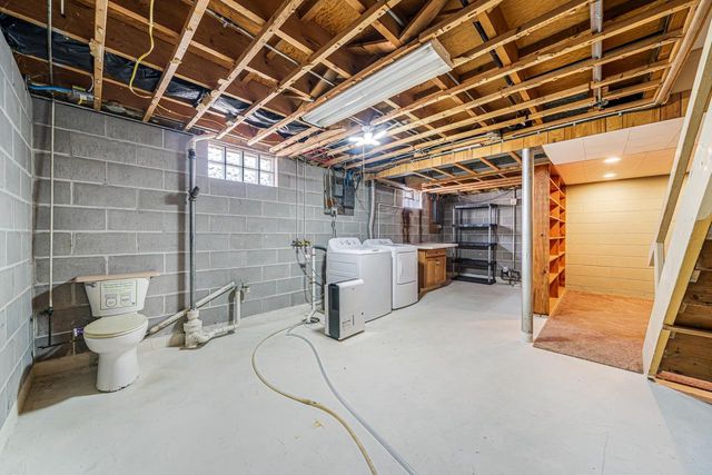 690 W 5TH AVENUE, Oshkosh, WI 54902