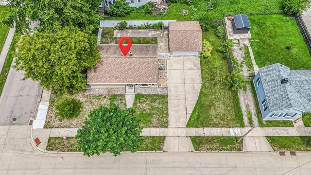 690 W 5TH AVENUE, Oshkosh, WI 54902