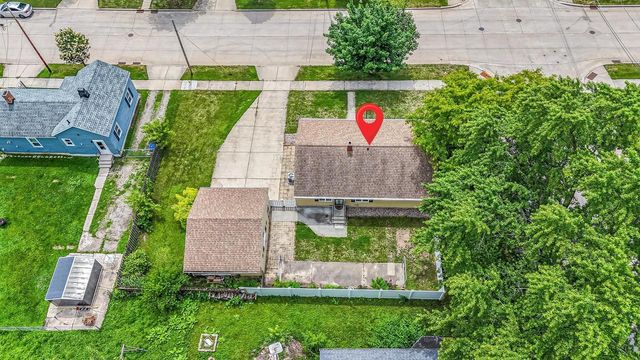 690 W 5TH AVENUE, Oshkosh, WI 54902